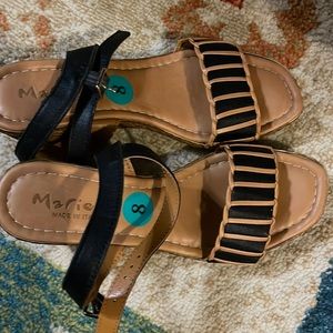 Lightly used / Women’s sandals